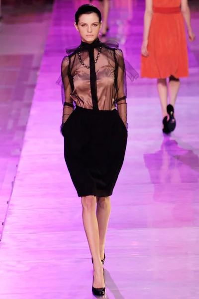 Look 30